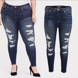 TORRID SKY HIGH SKINNY JEAN - PREMIUM STRETCH MEDIUM WASH